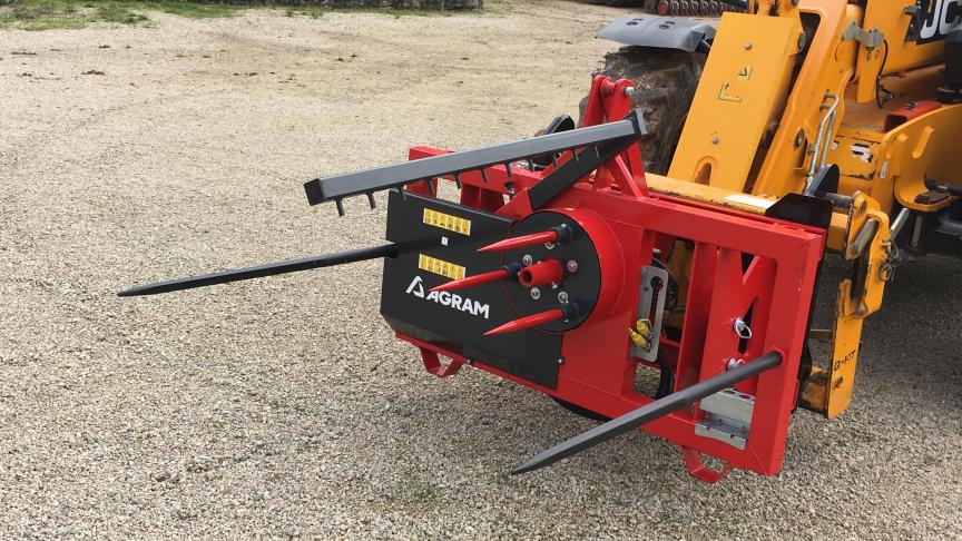 La dérouleuse Pic & Roll Standard, ici en version « chargeur frontal », se compose  d’un simple châssis avec un rotor central entraîné par un moteur hydraulique.