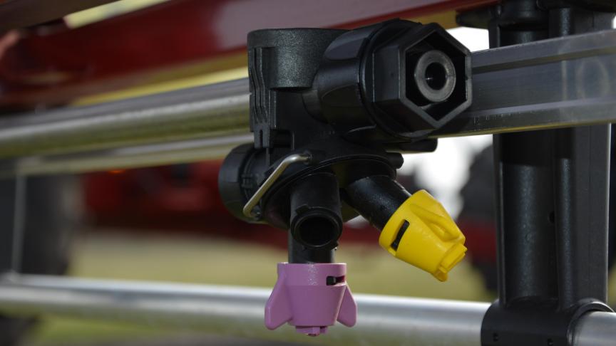 EToPhy Simulateur aide l’agriculteur  à remplacer un pesticide par un autre, moins nocif pour l’environnement  et sa santé, lorsque c’est possible.