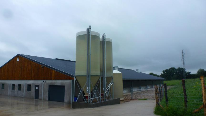 En bio, l’offre reste en adéquation avec la demande. Les contrats garantissant l’achat des productions et permettant la construction des bâtiments ne sont passés avec les agriculteurs que si la vente des produits est assurée pour l’avenir.