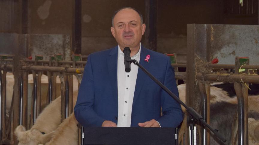 Le ministre de l’agriculture Willy Borsus annonce le lancement prochain des Assises de la terre afin de consulter toutes les parties prenantes dans l’évolution du foncier agricole et de chercher ensemble des pistes d’amélioration.