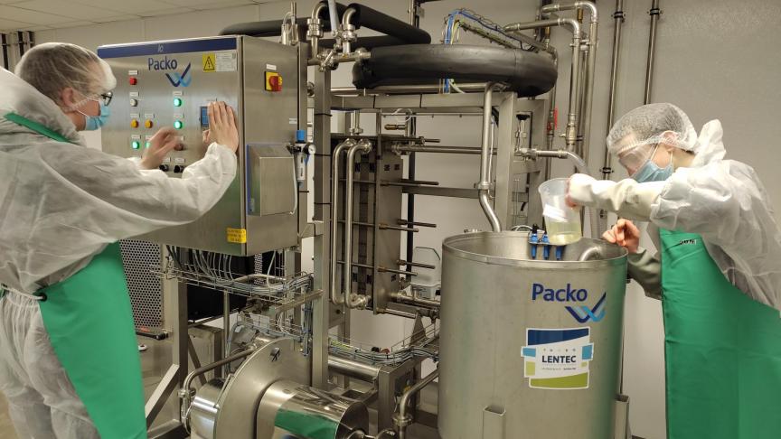 Les notions vues durant les cours théoriques ont ainsi pu être mises en pratique : observer, toucher, manipuler les produits, les travailler sur du matériel professionnel.