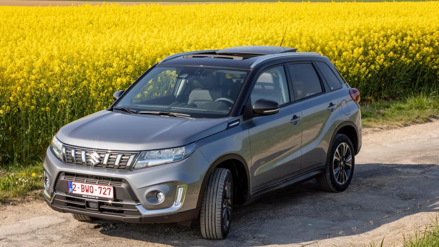 Avec son moteur hybride, Suzuki annonce une consommation de 5,3 l/100 km pour la version 4x2 et 5,8 l/100 km pour le 4x4.