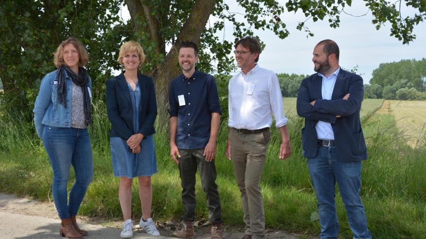 Accompagnés de la ministre Tellier (deuxième à partir de la gauche), les cofondateurs  du Brioaa ont dévoilé leur projet, avec l’objectif de partager leurs connaissances  avec l’ensemble de la communauté agricole.