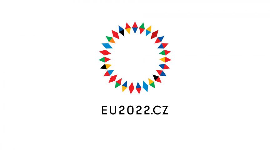 Le logo de la présidence est un symbole graphique contenant un total de 27 éléments qui représentent un nombre égal d'États membres. Chaque élément est basé sur les couleurs du drapeau de chacun  des pays et correspond à une forme  stylisée de flèche de boussole.