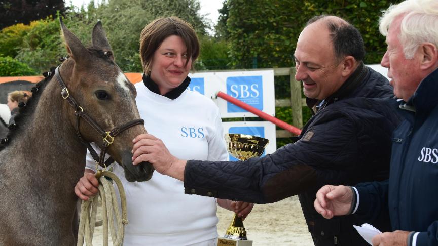 Palisco, 1 er  Foal mâle, son éleveuse, et le ministre wallon de l’Agriculture,  Willy Borsus.