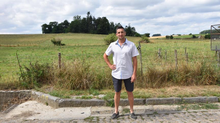 Philippe Mélotte, a repris la ferme familiale en 2012 et démarré un poulailler avec des poulets de chair bio et de la vente directe sur l’exploitation.