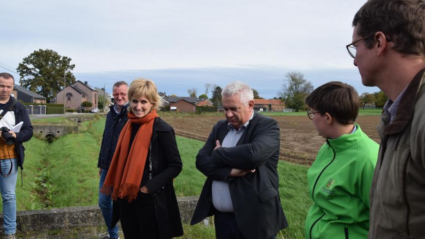 Selon la ministre Céline Tellier et son administration, la différenciation entre un fossé et un cours d’eau pourrait être faite grâce au principe «de la main de l’homme».