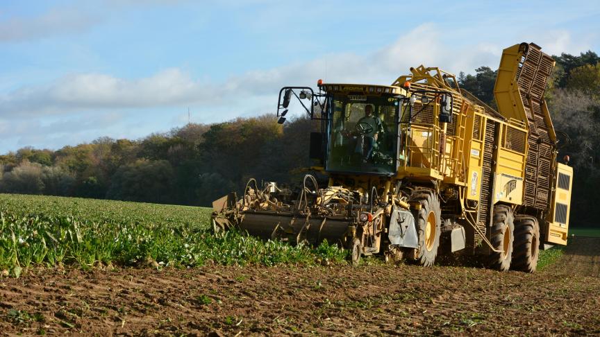 Agro-Service explique cet ajout au calendrier en expliquant que « les entrepreneurs de travaux agricoles représentent près de 50 % des investissements en matière de mécanisation ».