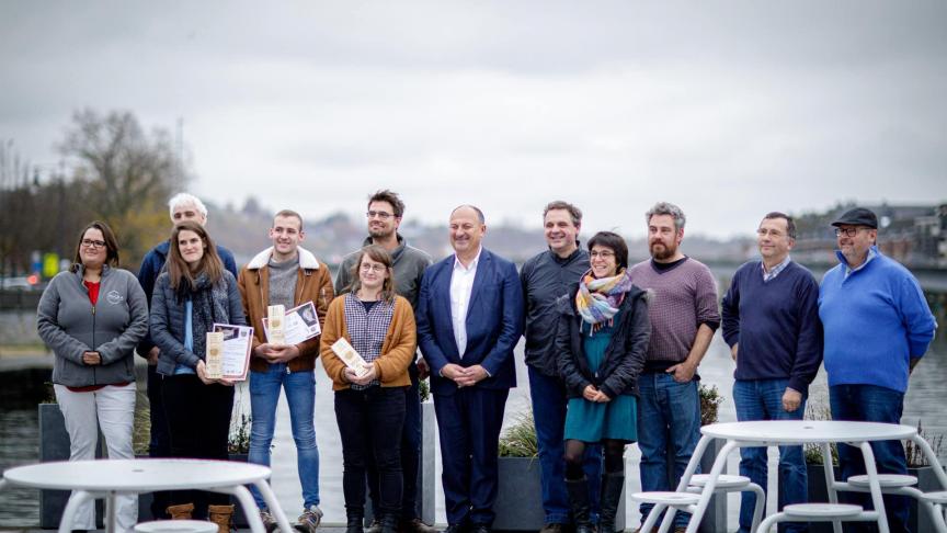 Les 4 lauréats du concours 2022, le jury et le ministre Borsus.
